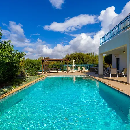 Apollonas Willa Peja